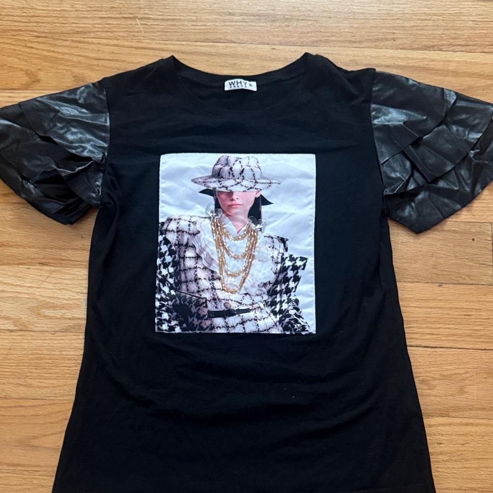 Vetements Black T-Shirt with Graphic and Ruffled Sleeves